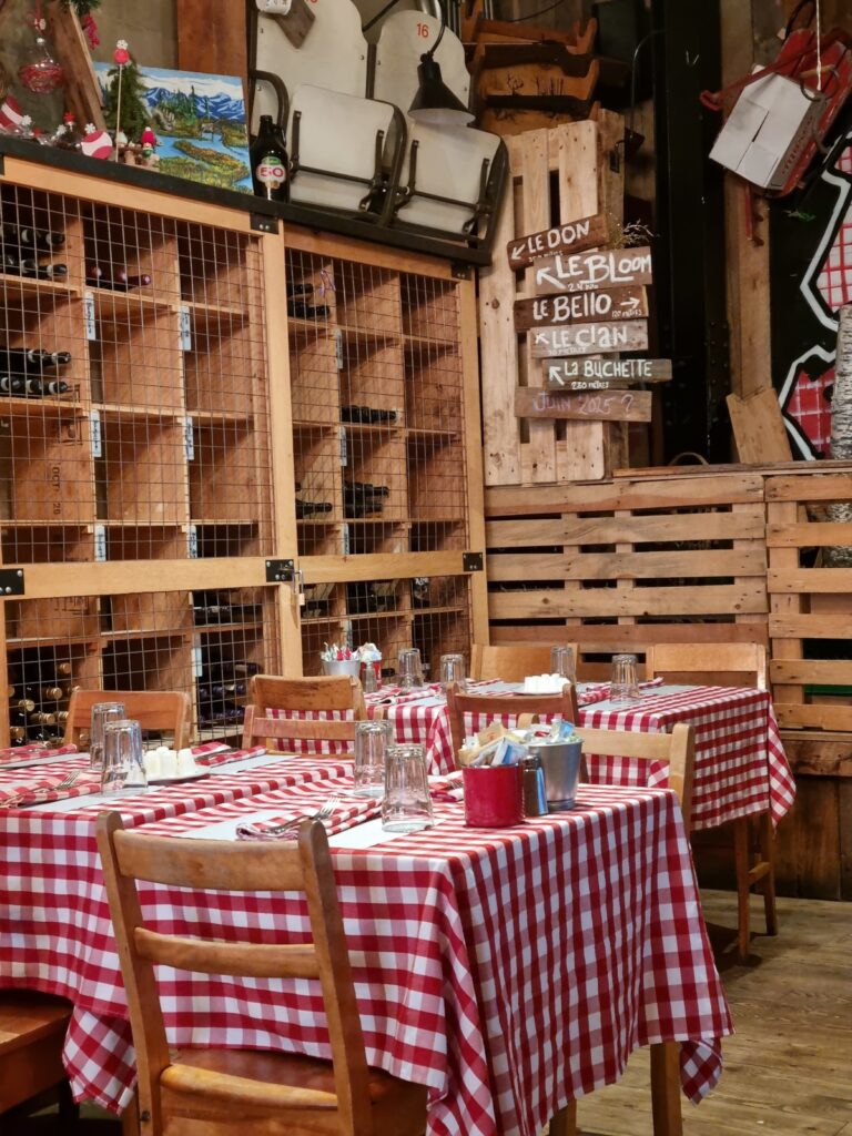 Tables at La Buche restaurant in Quebec